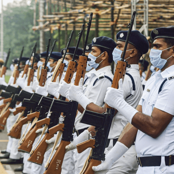 Why do Kolkata Police wear  a white uniform instead of the khaki uniform? - uniformer